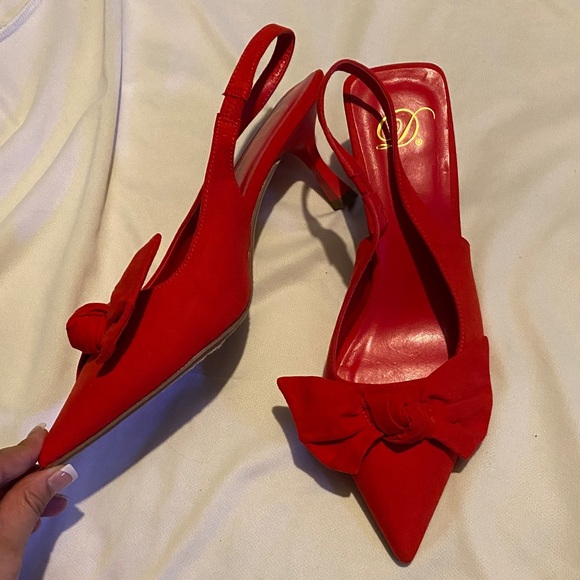 Red Pointed-Toe Bow Slingbacks - Picture 5 of 5